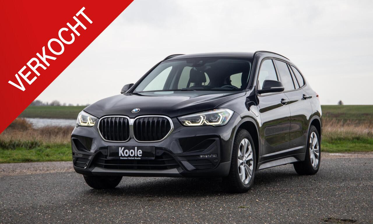 BMW X1 xDrive25e Executive CAMERA / CARPLAY / AUTOMAAT / LEDER / LED / CRUISE CONTROLE / STOELVERWARMING