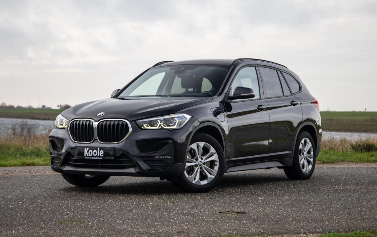 BMW X1 xDrive25e Executive CAMERA / CARPLAY / AUTOMAAT / LEDER / LED / CRUISE CONTROLE / STOELVERWARMING
