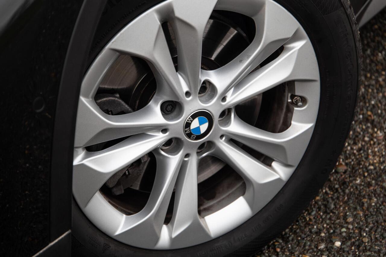 BMW X1 xDrive25e Executive CAMERA / CARPLAY / AUTOMAAT / LEDER / LED / CRUISE CONTROLE / STOELVERWARMING