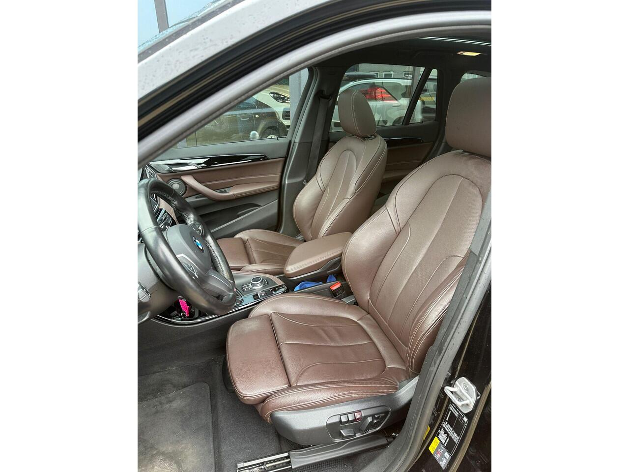 BMW X1 xDrive25e | PANO | 19" | HUD | H&K | 1ste Eigenaar | LED | FULL OPTION! | Dealer Onderhouden!