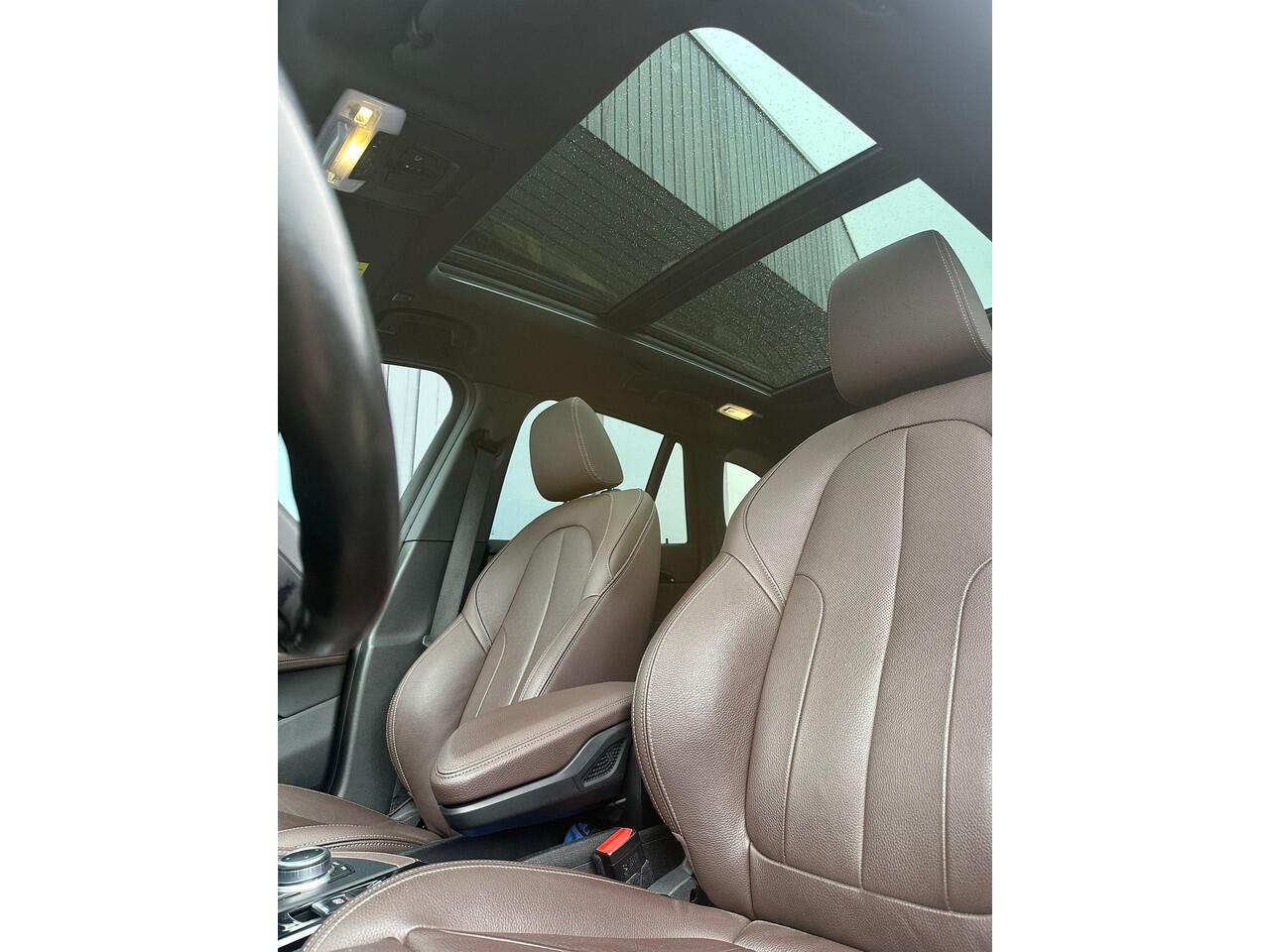 BMW X1 xDrive25e | PANO | 19" | HUD | H&K | 1ste Eigenaar | LED | FULL OPTION! | Dealer Onderhouden!