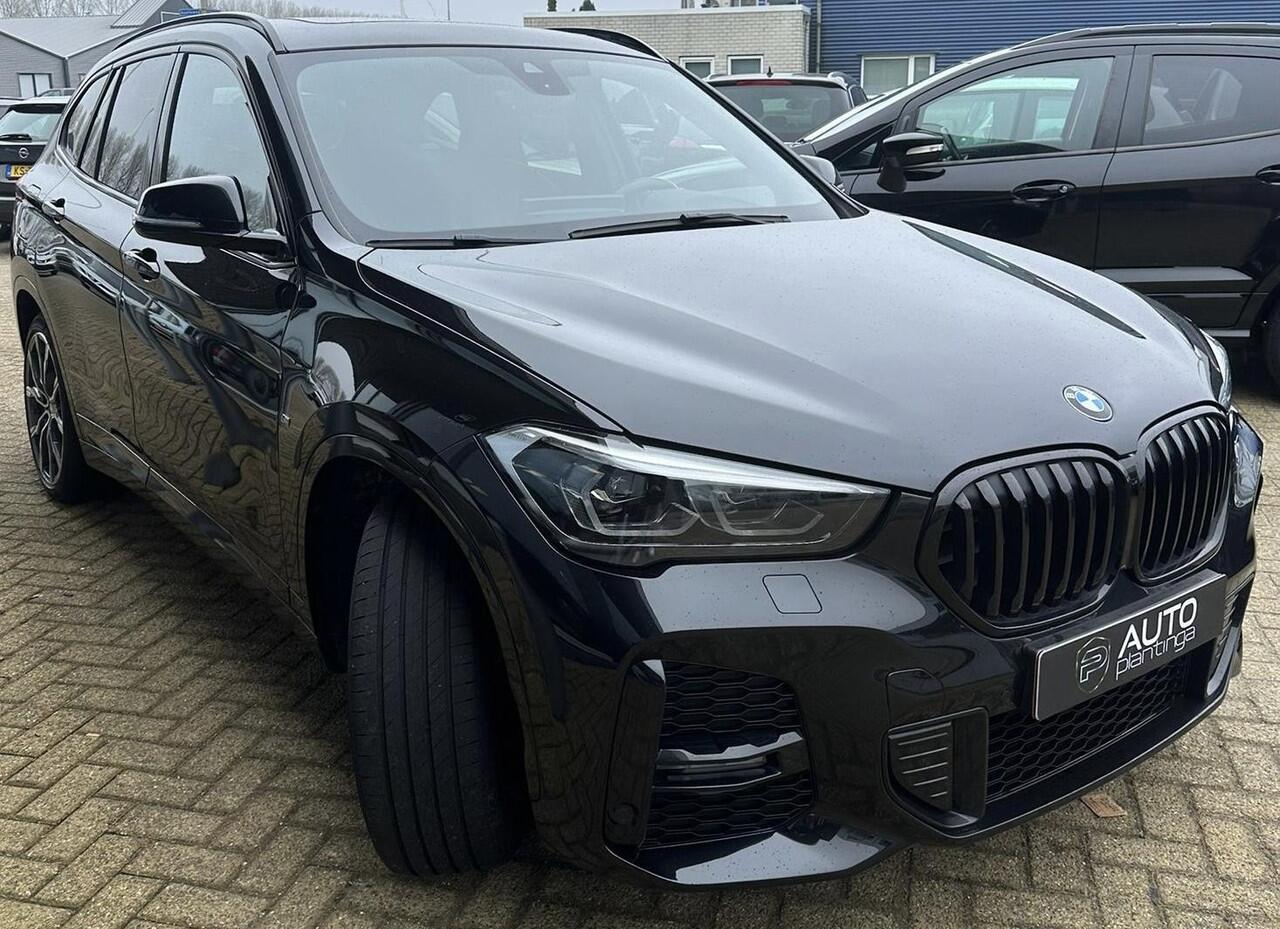 BMW X1 xDrive25e | PANO | 19" | HUD | H&K | 1ste Eigenaar | LED | FULL OPTION! | Dealer Onderhouden!