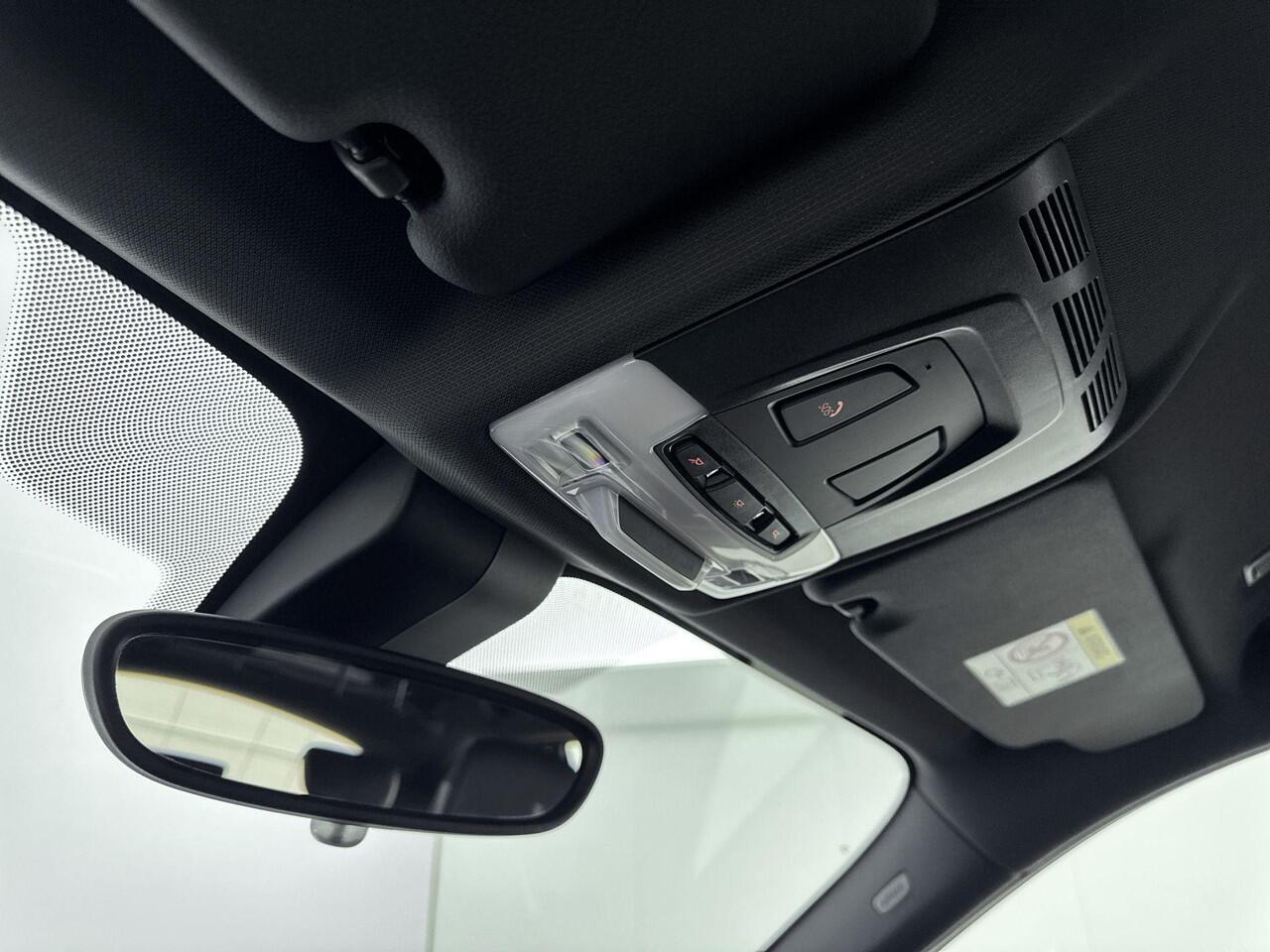 BMW X1 xDrive25e High Executive 220PK | Automaat | Head-Up Display | Navigatie | Zwart Lederen Bekleding | Stoelverwarming | Elektrische Achterklep | Zwarte Velgen