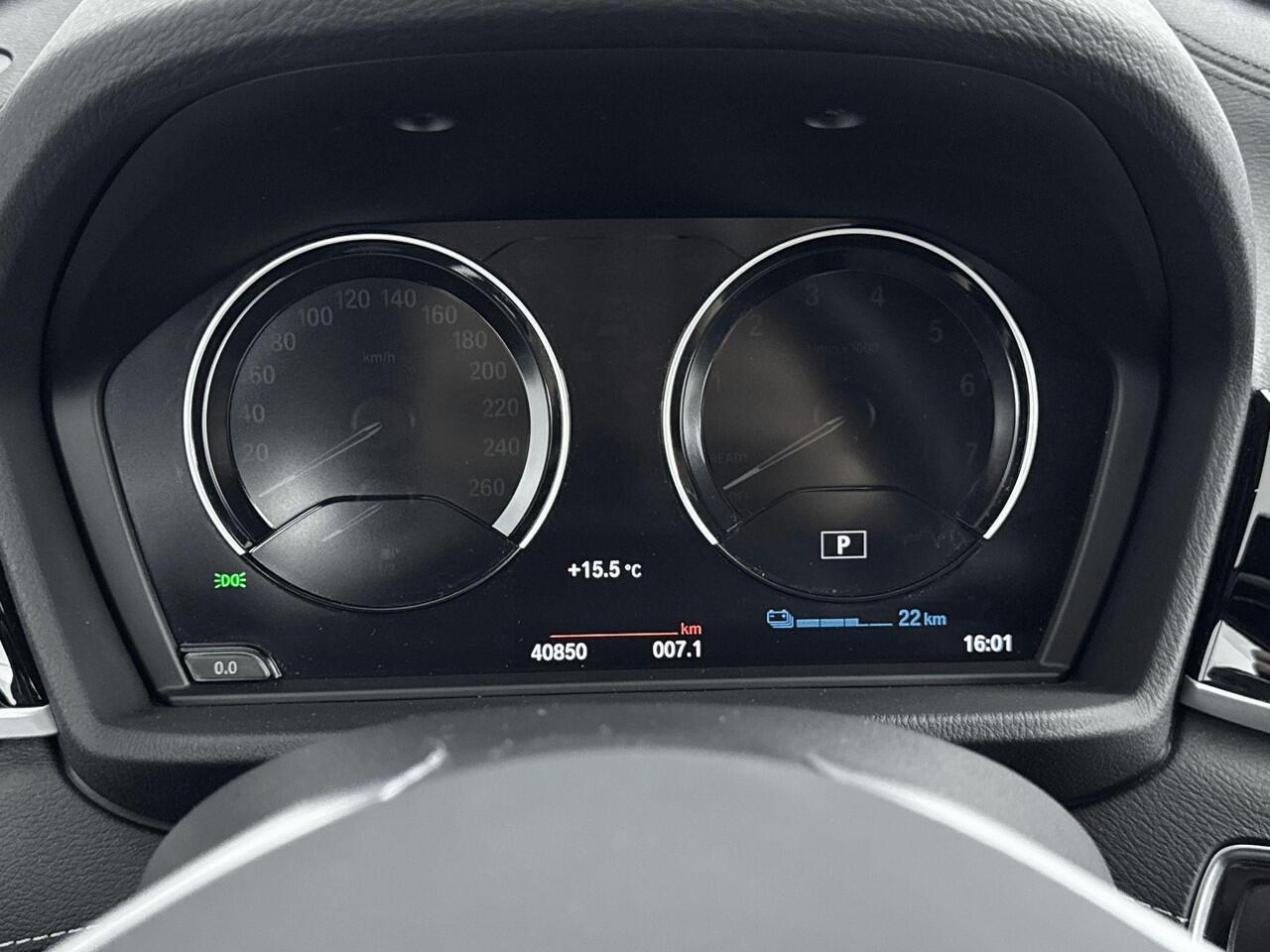 BMW X1 xDrive25e High Executive 220PK | Automaat | Head-Up Display | Navigatie | Zwart Lederen Bekleding | Stoelverwarming | Elektrische Achterklep | Zwarte Velgen