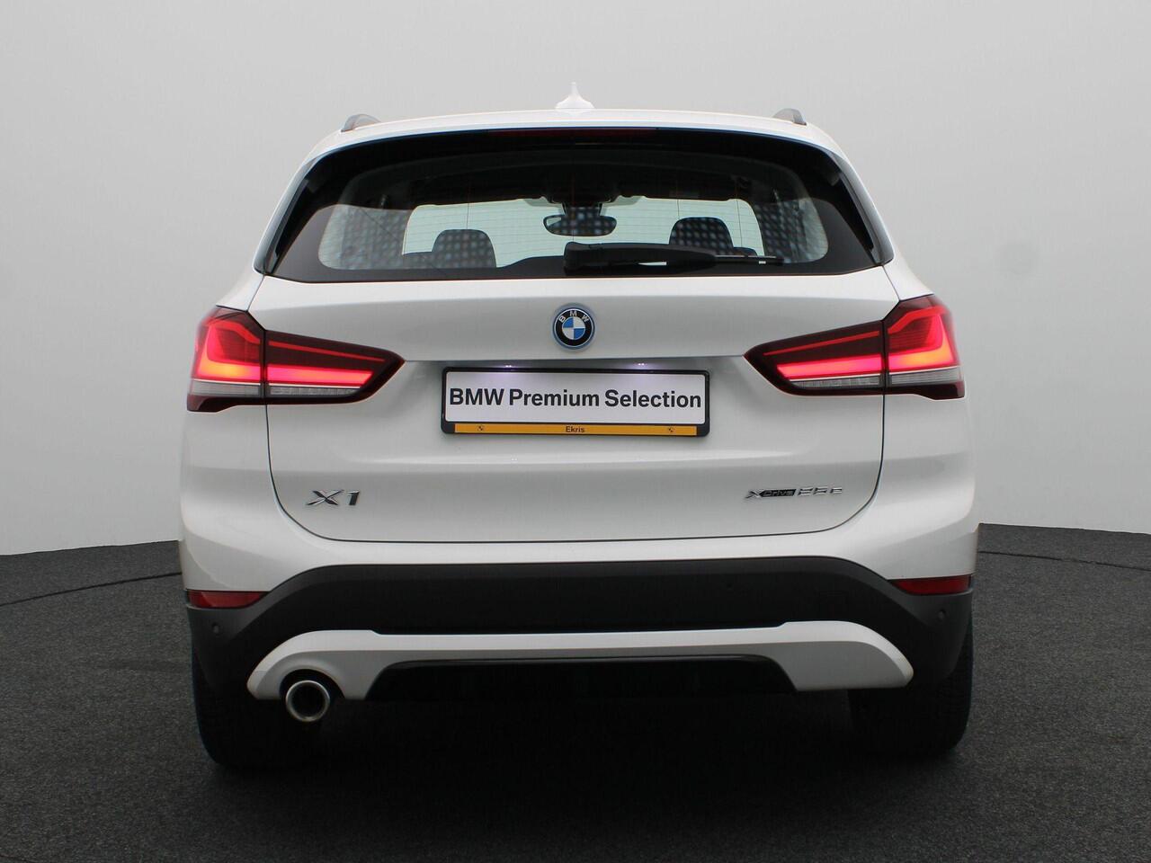 BMW X1 xDrive25e Sportline | Sportstoelen | Park Distance Control Achter | LED-koplampen | Navigatiesysteem | 18''