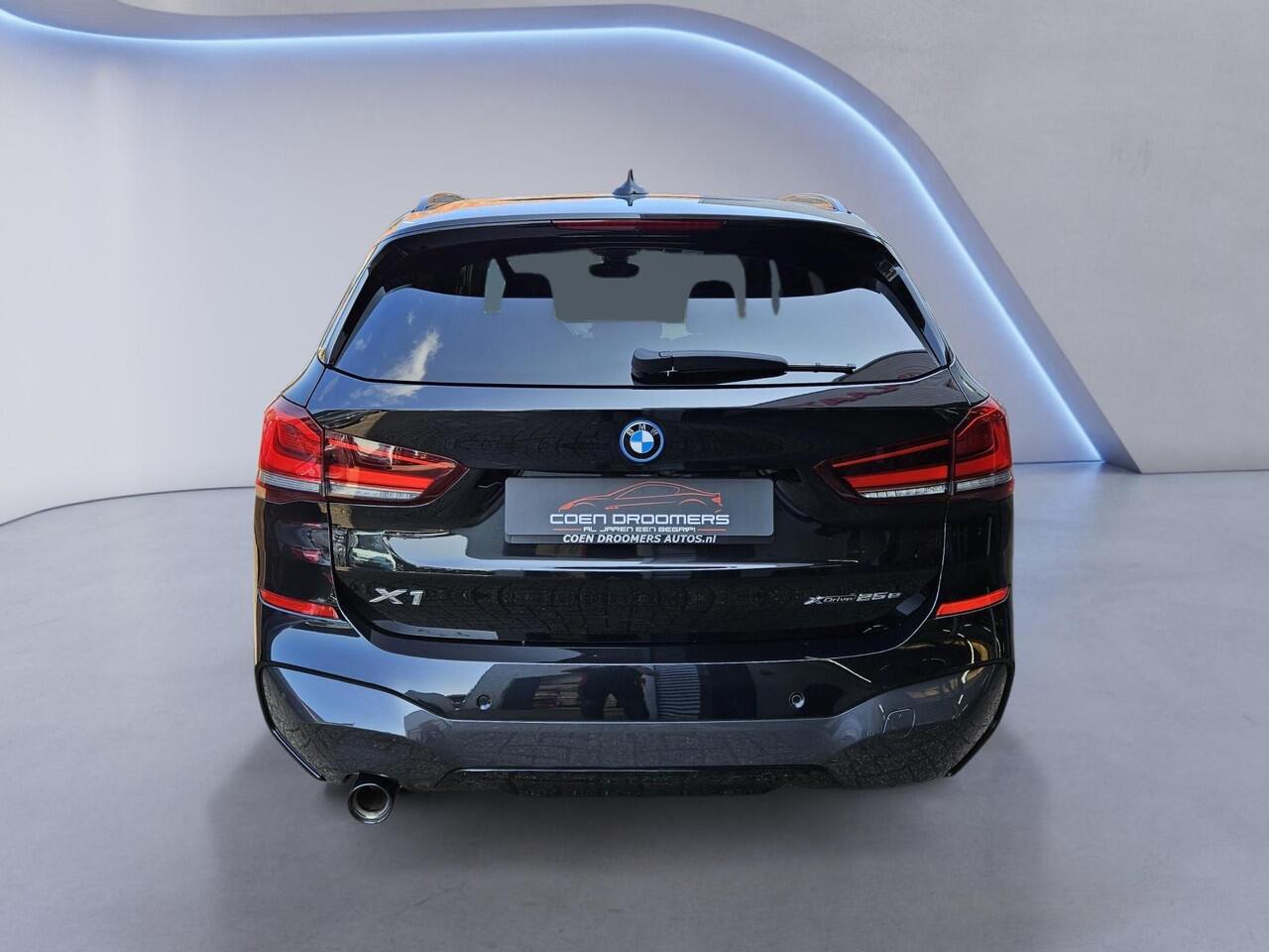 BMW X1 xDrive25e M Sport /Apple Carplay/Sportstoelen/Parkeersens. V+A+Cam/Stoelverw./Elektr. Klep/DAB+/Sperdiff/Trekhaak/(MET GARANTIE*)