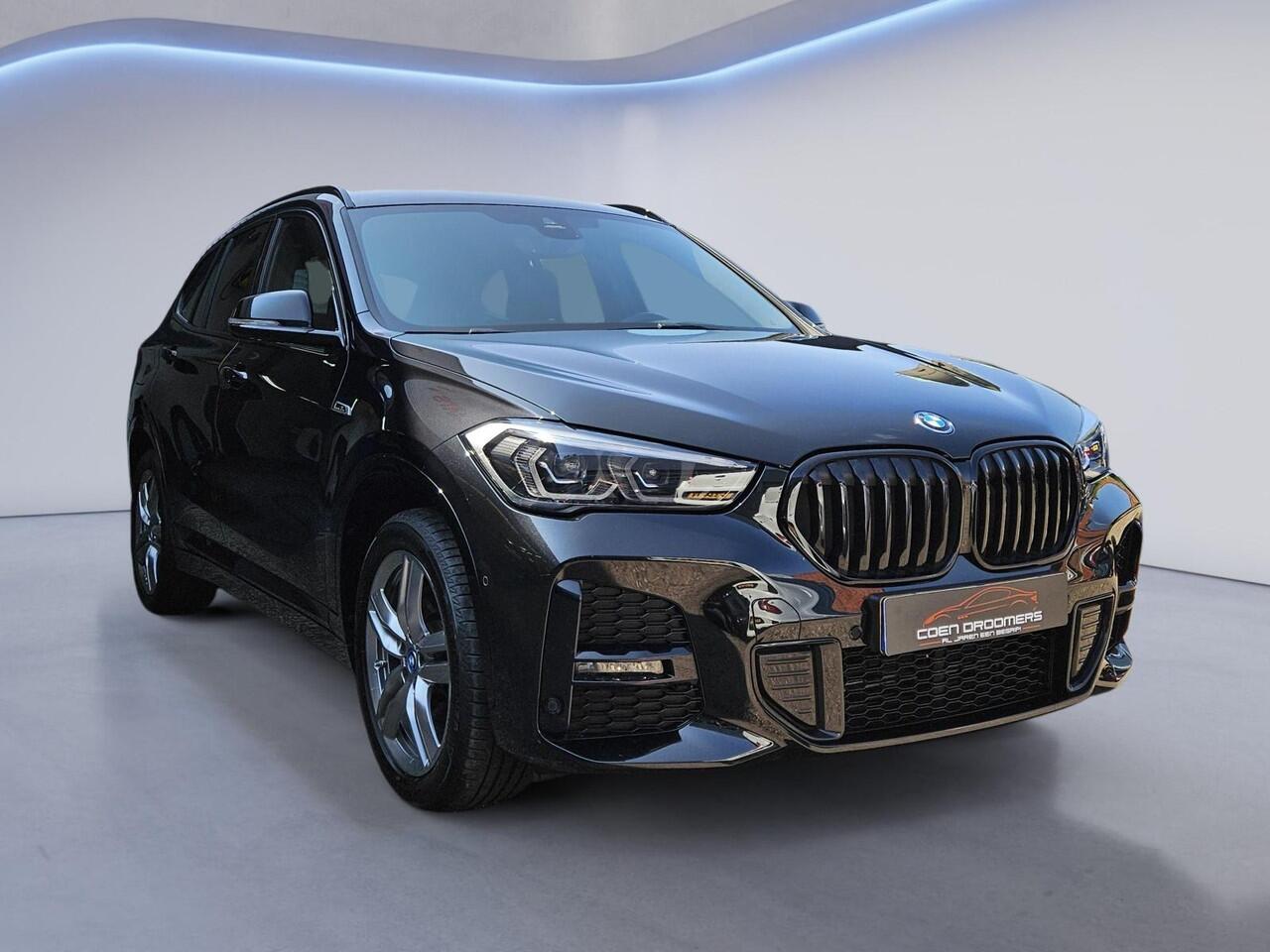 BMW X1 xDrive25e M Sport /Apple Carplay/Sportstoelen/Parkeersens. V+A+Cam/Stoelverw./Elektr. Klep/DAB+/Sperdiff/Trekhaak/(MET GARANTIE*)