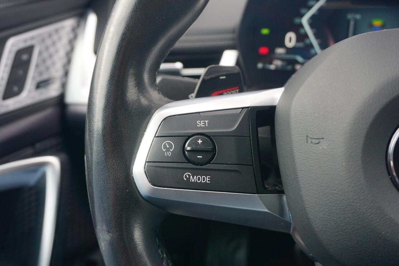 BMW X1 sDrive18i M Sportpakket 19'' / Panoramadak / Trekhaak / Driving Assistant Professional / Head-Up Display