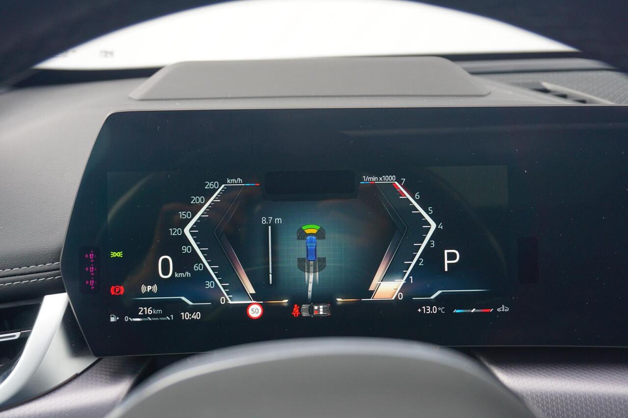 BMW X1 sDrive18i M Sportpakket 19'' / Panoramadak / Trekhaak / Driving Assistant Professional / Head-Up Display