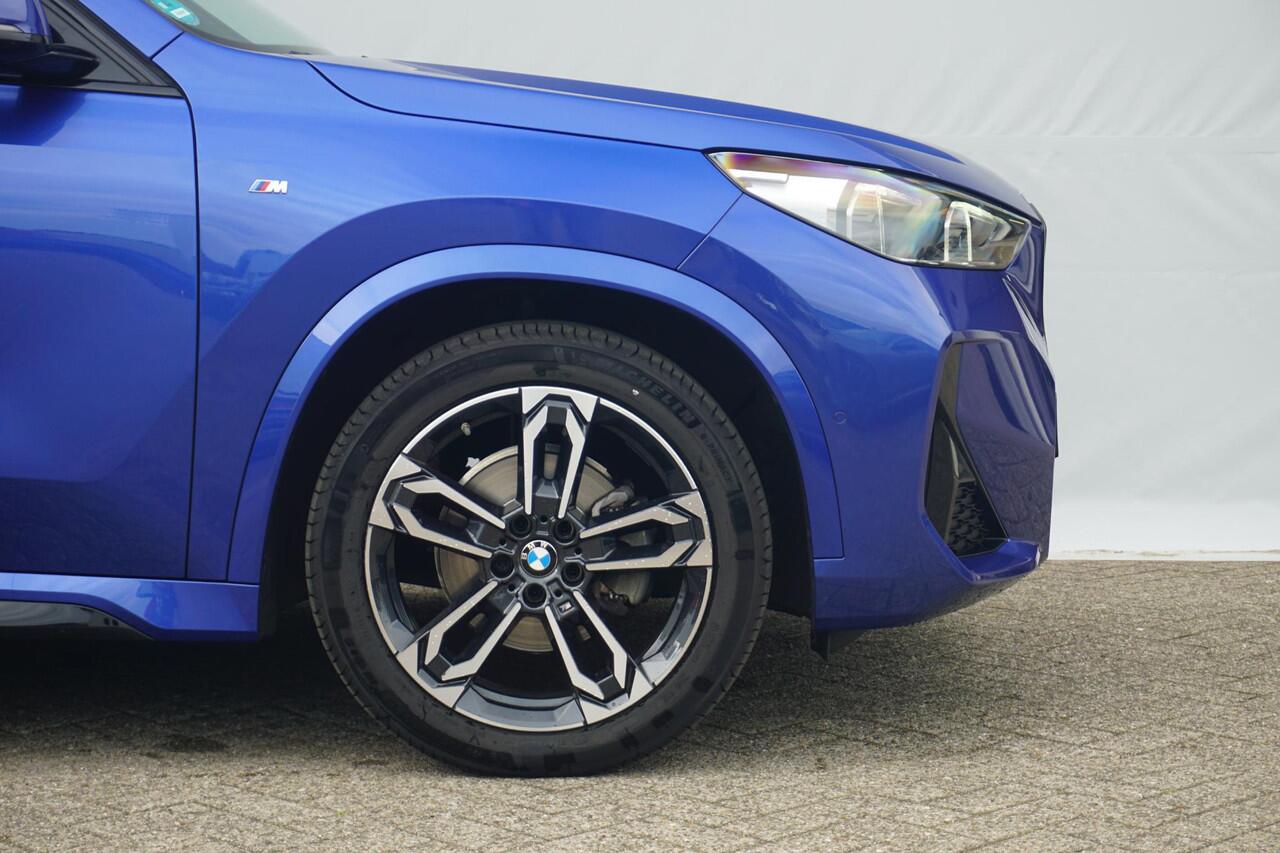 BMW X1 sDrive18i M Sportpakket 19'' / Panoramadak / Trekhaak / Driving Assistant Professional / Head-Up Display