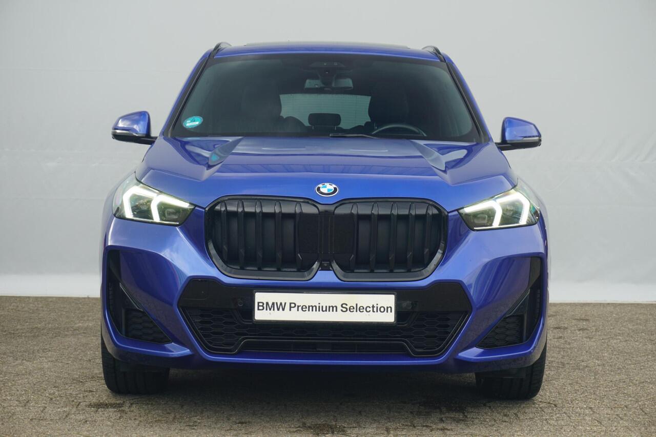 BMW X1 sDrive18i M Sportpakket 19'' / Panoramadak / Trekhaak / Driving Assistant Professional / Head-Up Display
