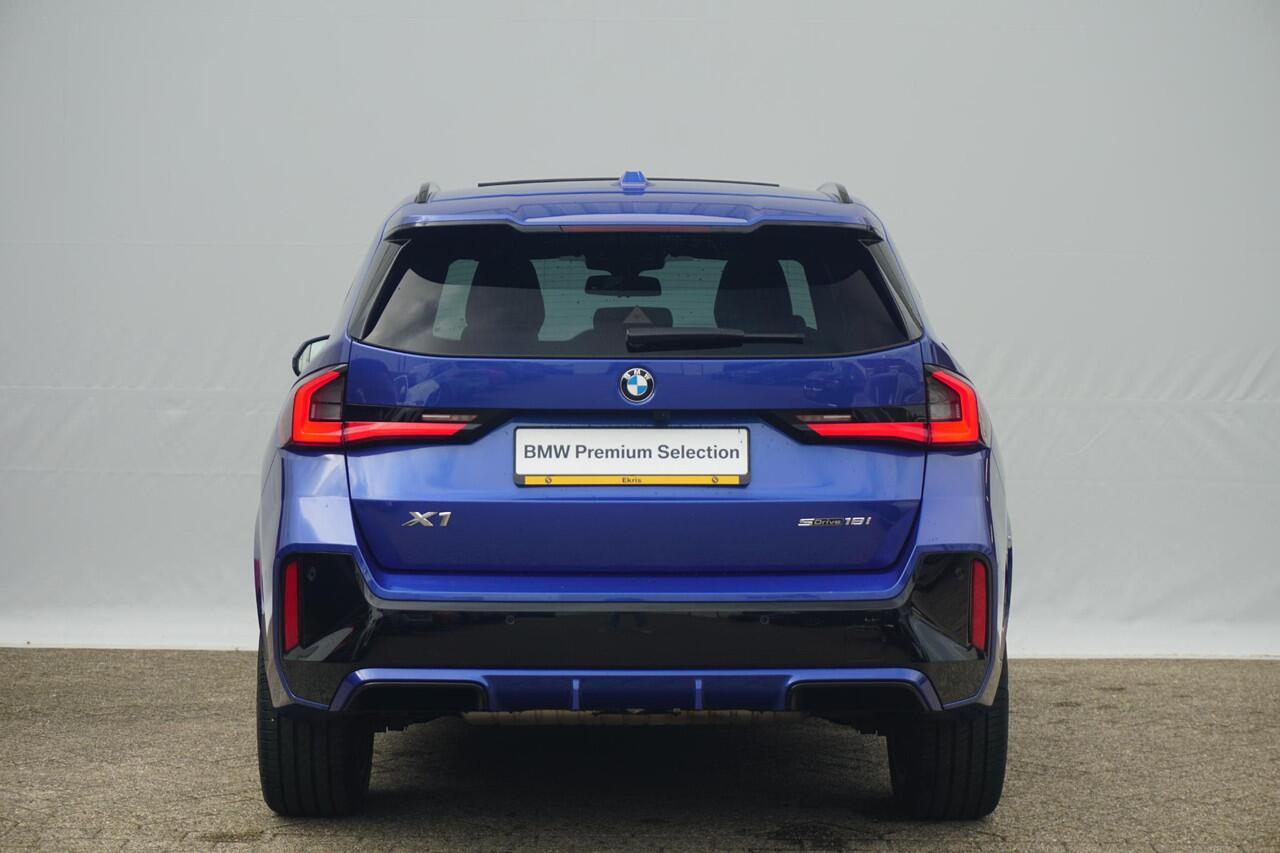 BMW X1 sDrive18i M Sportpakket 19'' / Panoramadak / Trekhaak / Driving Assistant Professional / Head-Up Display