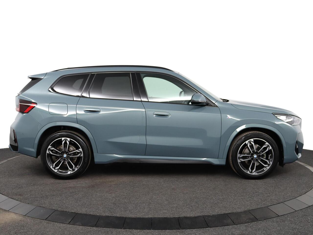 BMW X1 sDrive18i M-Sportpakket | Trekhaak | M Adaptief onderstel | Adaptieve LED koplampen | Comfort Access | Verwarmde voorstoelen