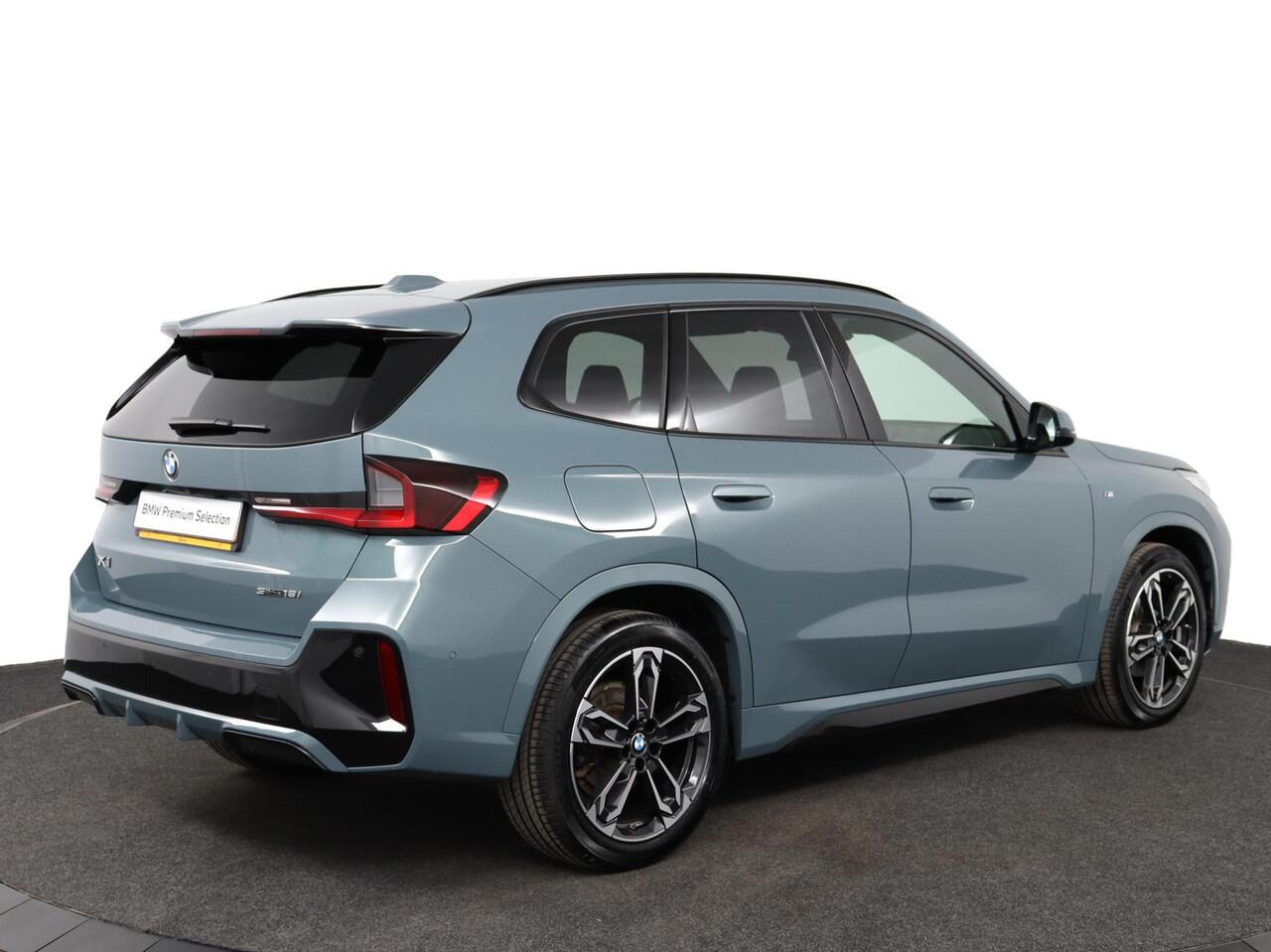 BMW X1 sDrive18i M-Sportpakket | Trekhaak | M Adaptief onderstel | Adaptieve LED koplampen | Comfort Access | Verwarmde voorstoelen