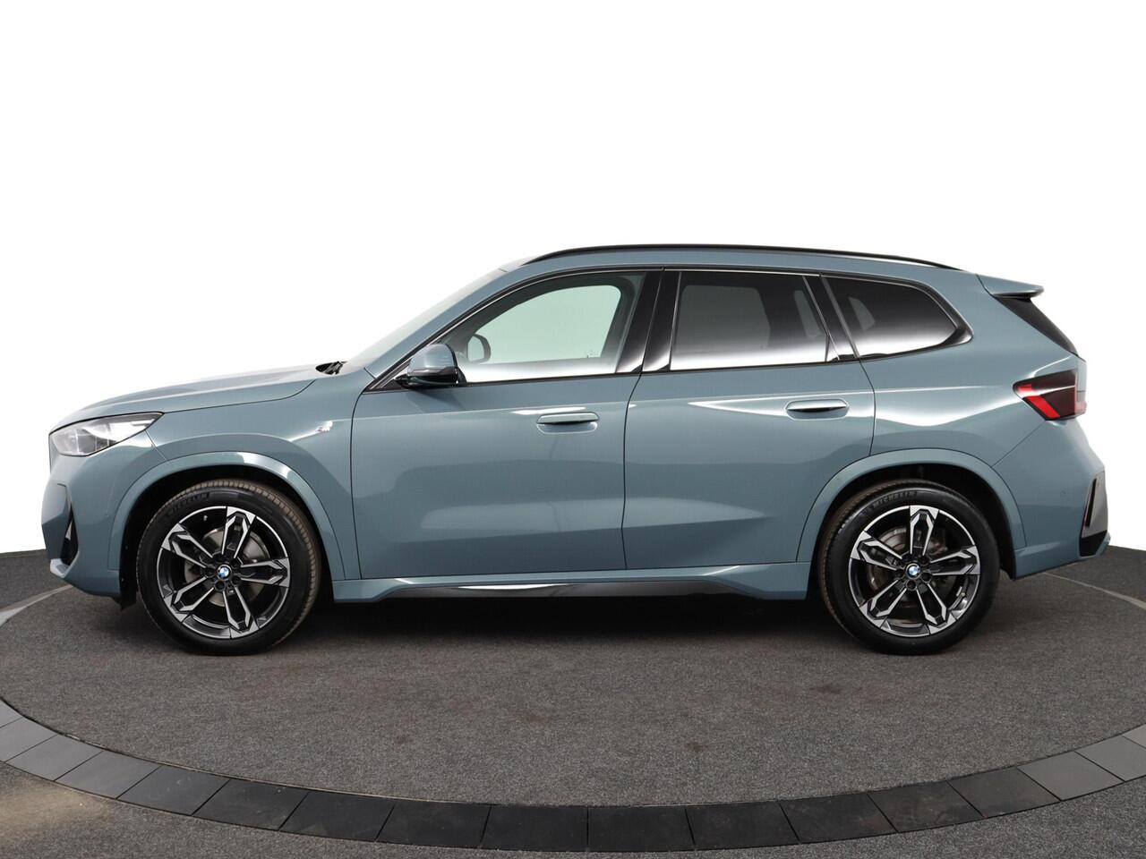 BMW X1 sDrive18i M-Sportpakket | Trekhaak | M Adaptief onderstel | Adaptieve LED koplampen | Comfort Access | Verwarmde voorstoelen