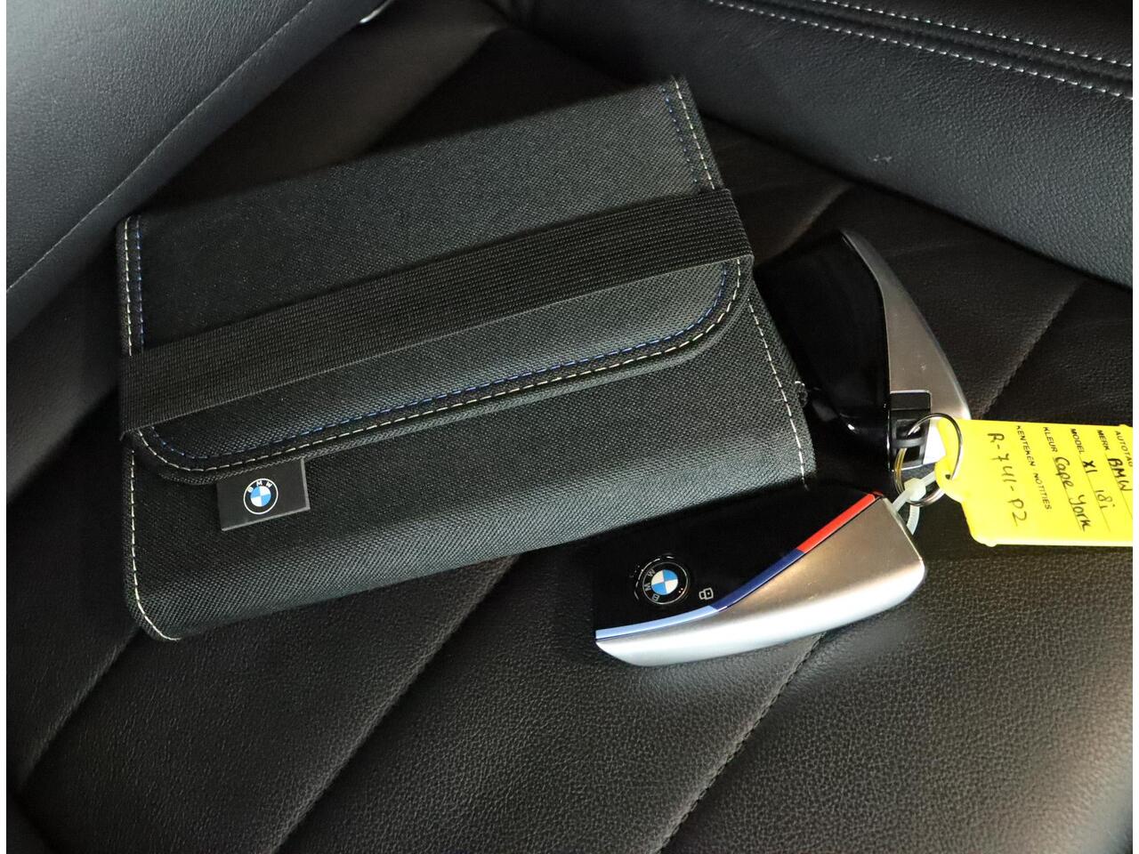 BMW X1 sDrive18i M-Sportpakket | Trekhaak | M Adaptief onderstel | Adaptieve LED koplampen | Comfort Access | Verwarmde voorstoelen