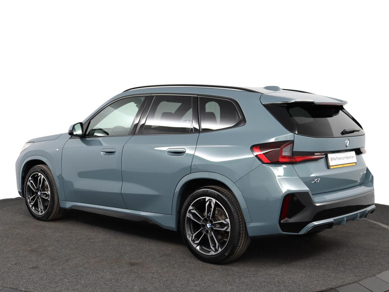 BMW X1 sDrive18i M-Sportpakket | Trekhaak | M Adaptief onderstel | Adaptieve LED koplampen | Comfort Access | Verwarmde voorstoelen