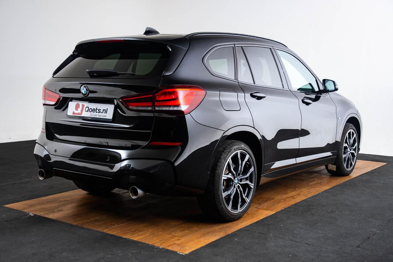 BMW X1 xDrive20i High Executive M Sport - Panoramadak - Parking/Driving assistant - Cruise control - Comfort Access - Head up - Elektrisch verwarmde voorstoelen - Hifi - Armsteun voor - Getinte Ruiten -
