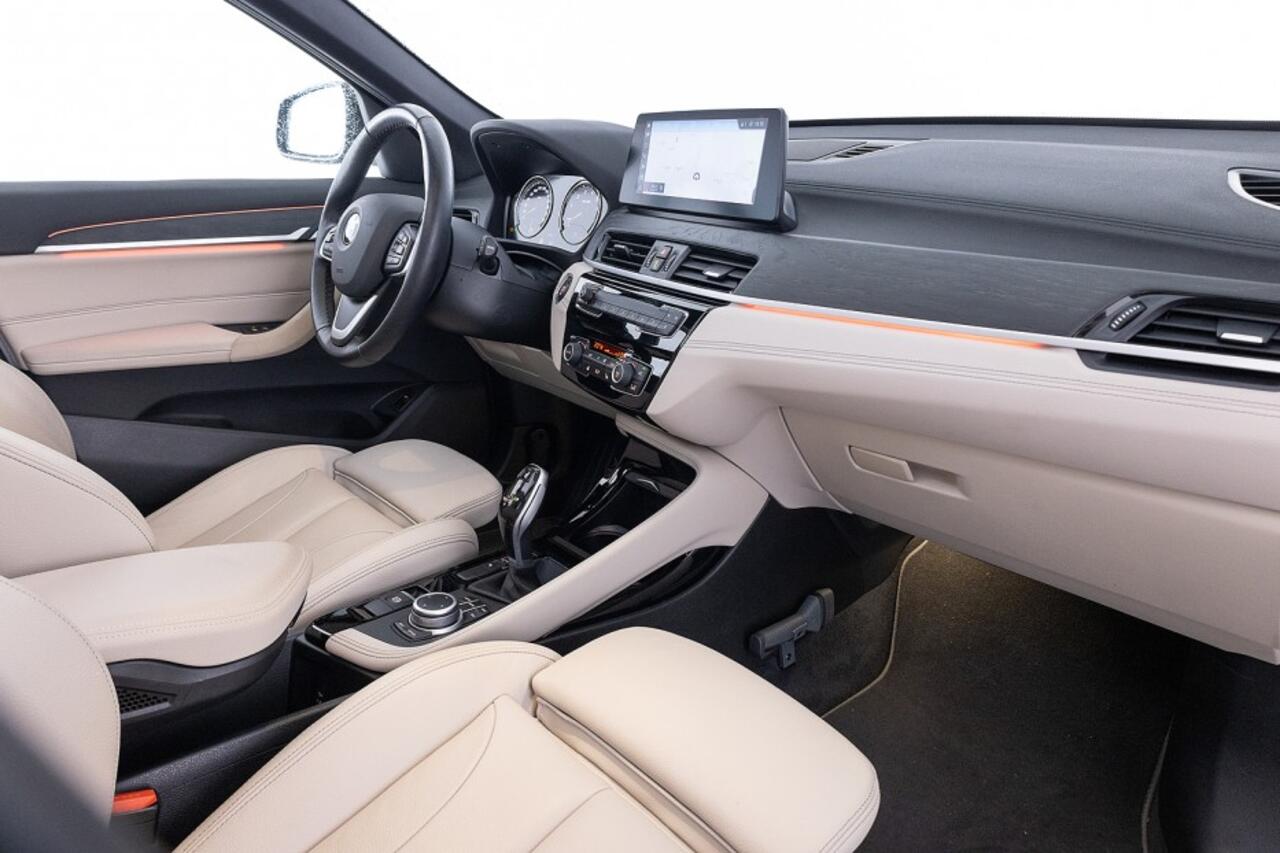 BMW X1 sDrive20i Business Edition Plus | PANORAMADAK | LEDER