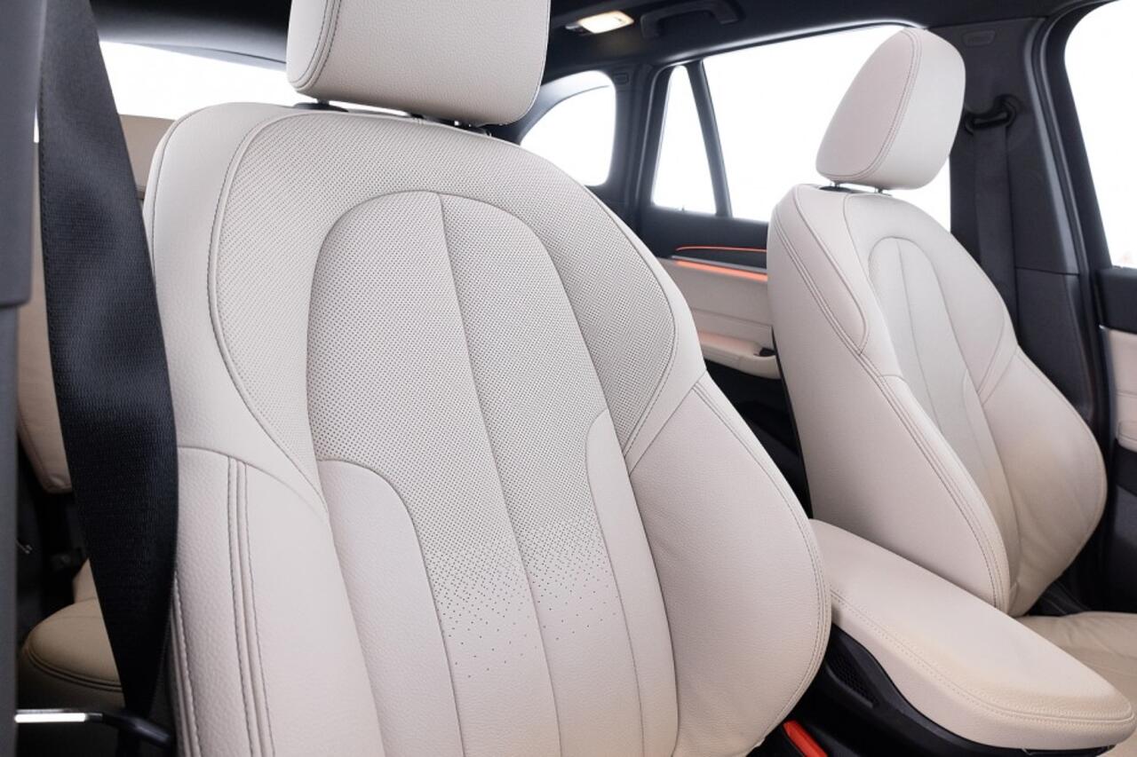 BMW X1 sDrive20i Business Edition Plus | PANORAMADAK | LEDER