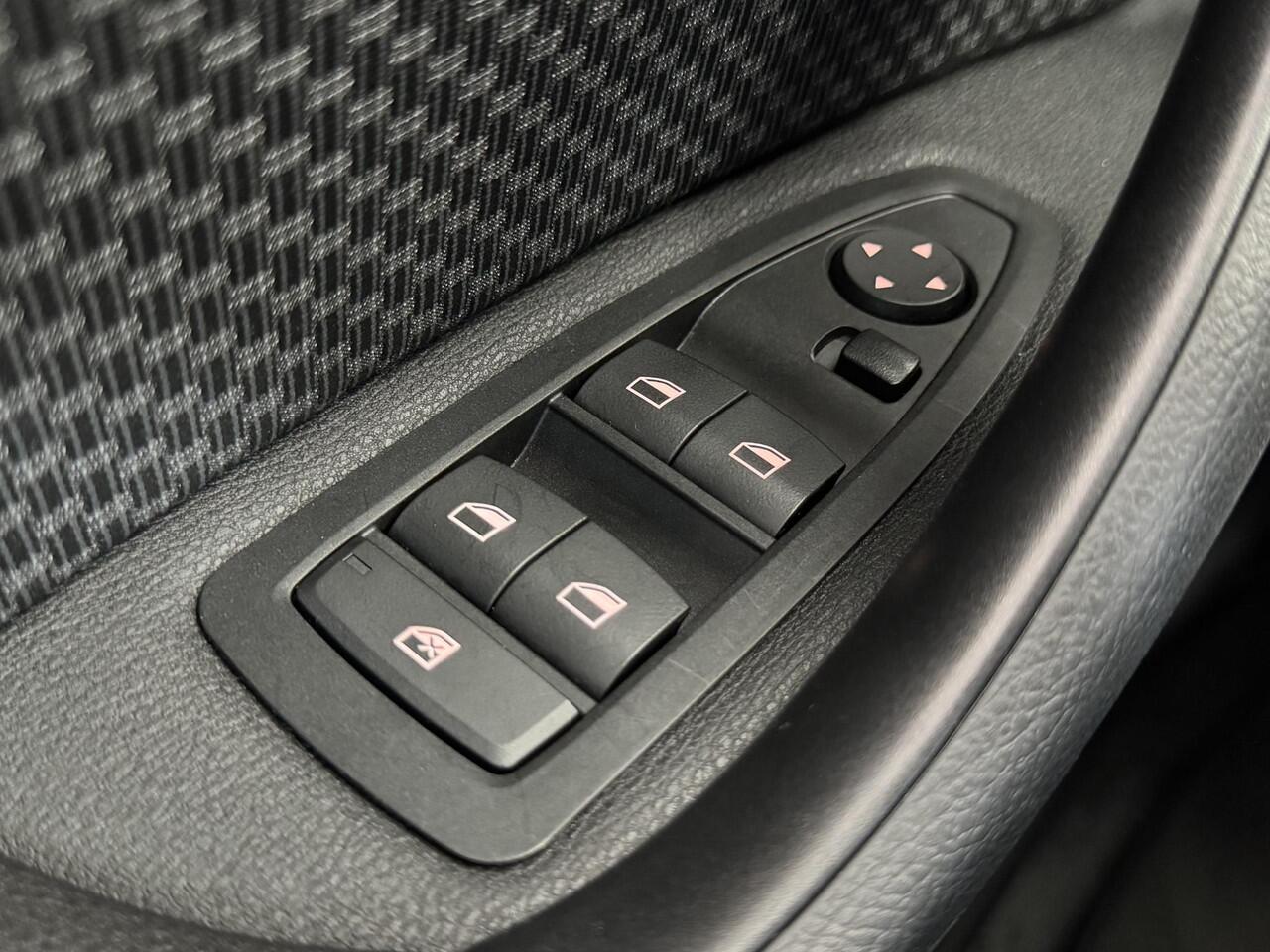 BMW X1 sDrive18iA High Executive | Cruise Control | Camera | Navigatie | Stoelverwarming | LM-Velgen | Climate Control | Elektrisch bedienbare Achterklep | PDC | LED Verlichting ( Vestiging - Vianen )