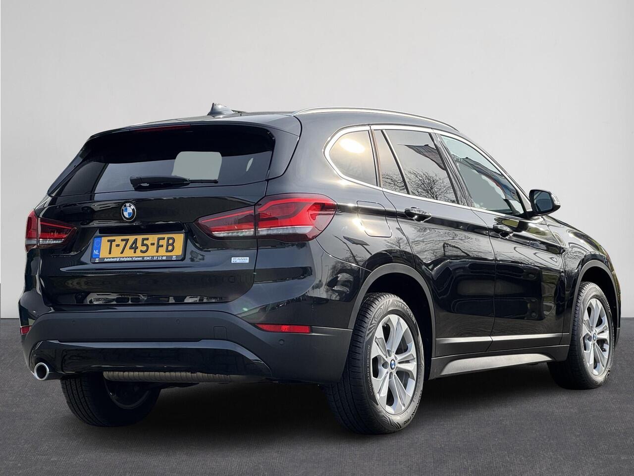 BMW X1 sDrive18iA High Executive | Cruise Control | Camera | Navigatie | Stoelverwarming | LM-Velgen | Climate Control | Elektrisch bedienbare Achterklep | PDC | LED Verlichting ( Vestiging - Vianen )