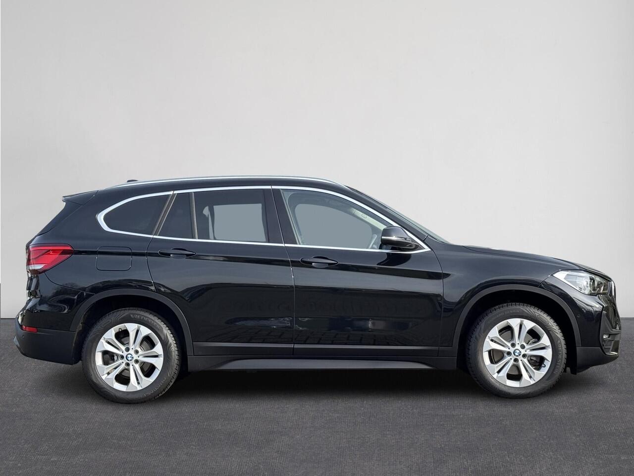 BMW X1 sDrive18iA High Executive | Cruise Control | Camera | Navigatie | Stoelverwarming | LM-Velgen | Climate Control | Elektrisch bedienbare Achterklep | PDC | LED Verlichting ( Vestiging - Vianen )