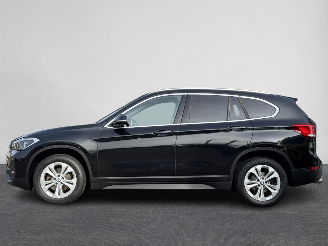 BMW X1 sDrive18iA High Executive | Cruise Control | Camera | Navigatie | Stoelverwarming | LM-Velgen | Climate Control | Elektrisch bedienbare Achterklep | PDC | LED Verlichting ( Vestiging - Vianen )