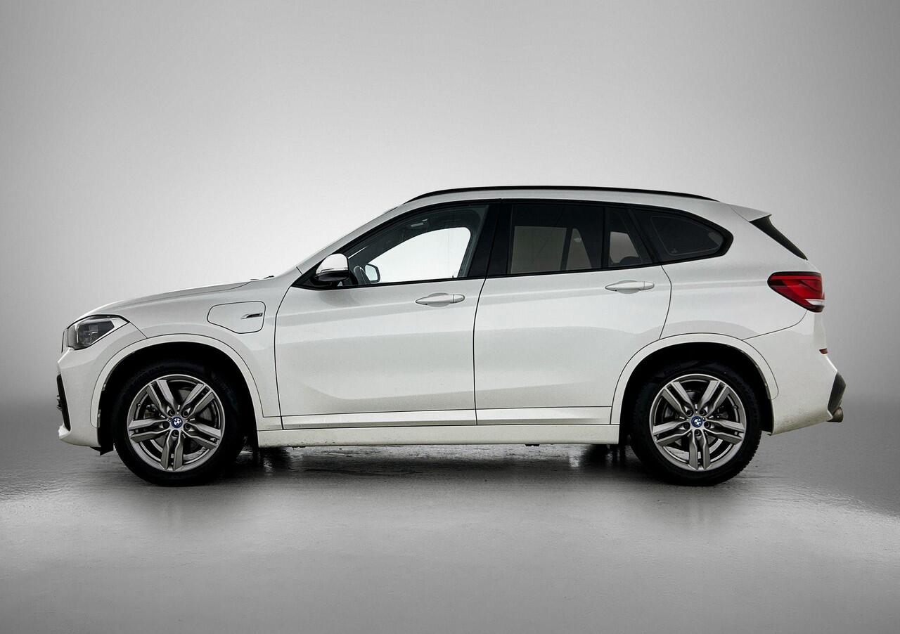 BMW X1 xDrive25e Exe PLUG-In M Sport Shadow TREKHAAK | 1/2 LEER | EL. ACHTERKLEP | 18"LM