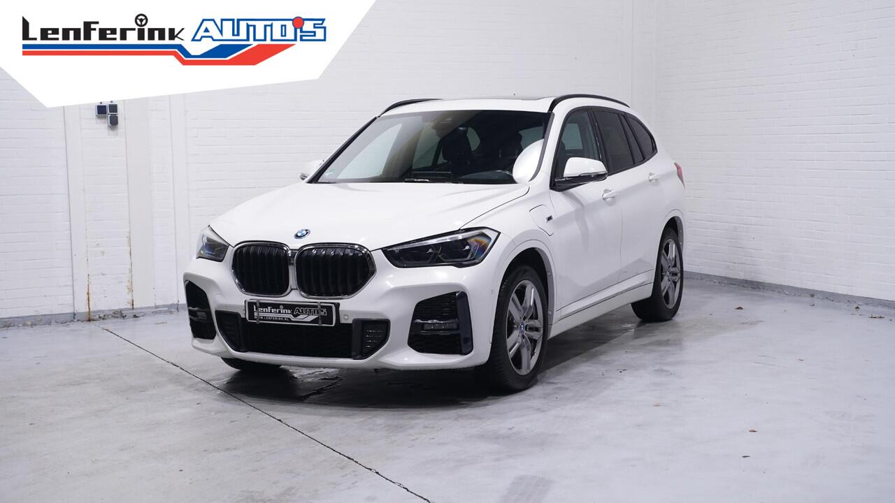 BMW X1 xDrive25e m Sport Panodak Afn. trekhaak Led koplampen Stoel-/stuur verwarming Camera PDC v+a Head up