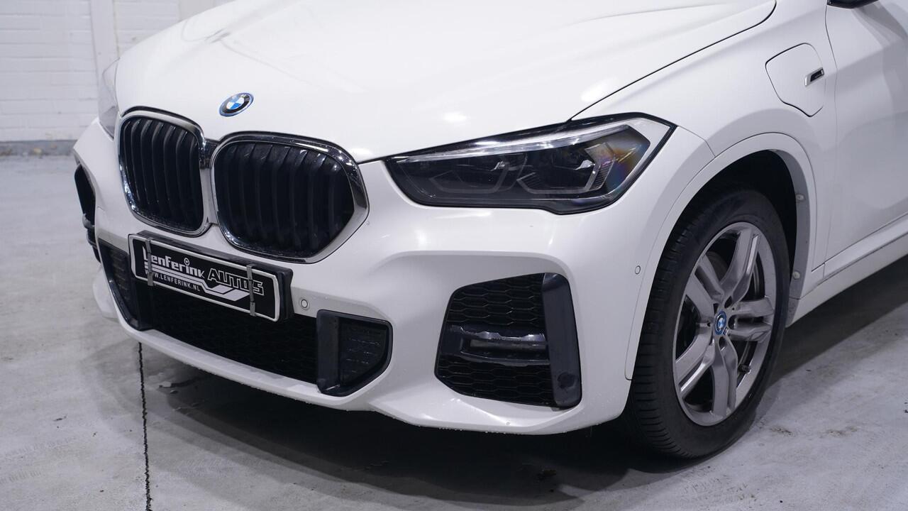 BMW X1 xDrive25e m Sport Panodak Afn. trekhaak Led koplampen Stoel-/stuur verwarming Camera PDC v+a Head up