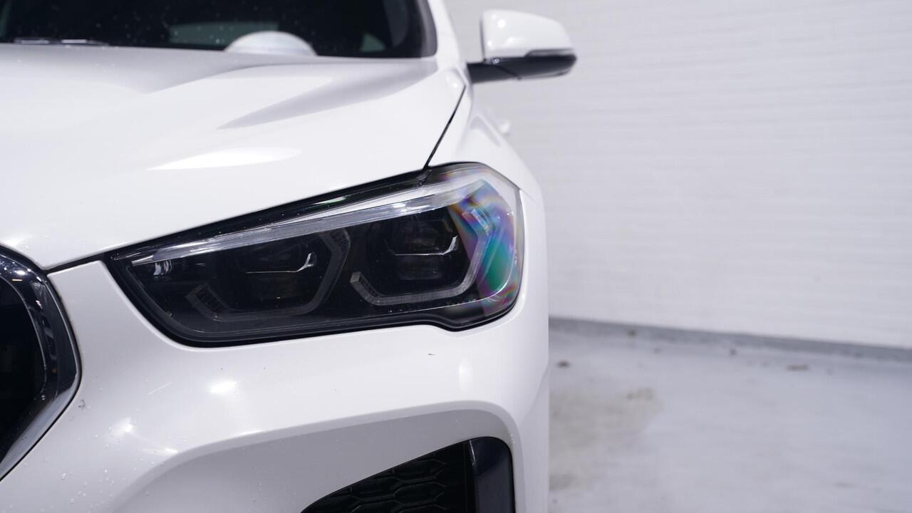 BMW X1 xDrive25e m Sport Panodak Afn. trekhaak Led koplampen Stoel-/stuur verwarming Camera PDC v+a Head up