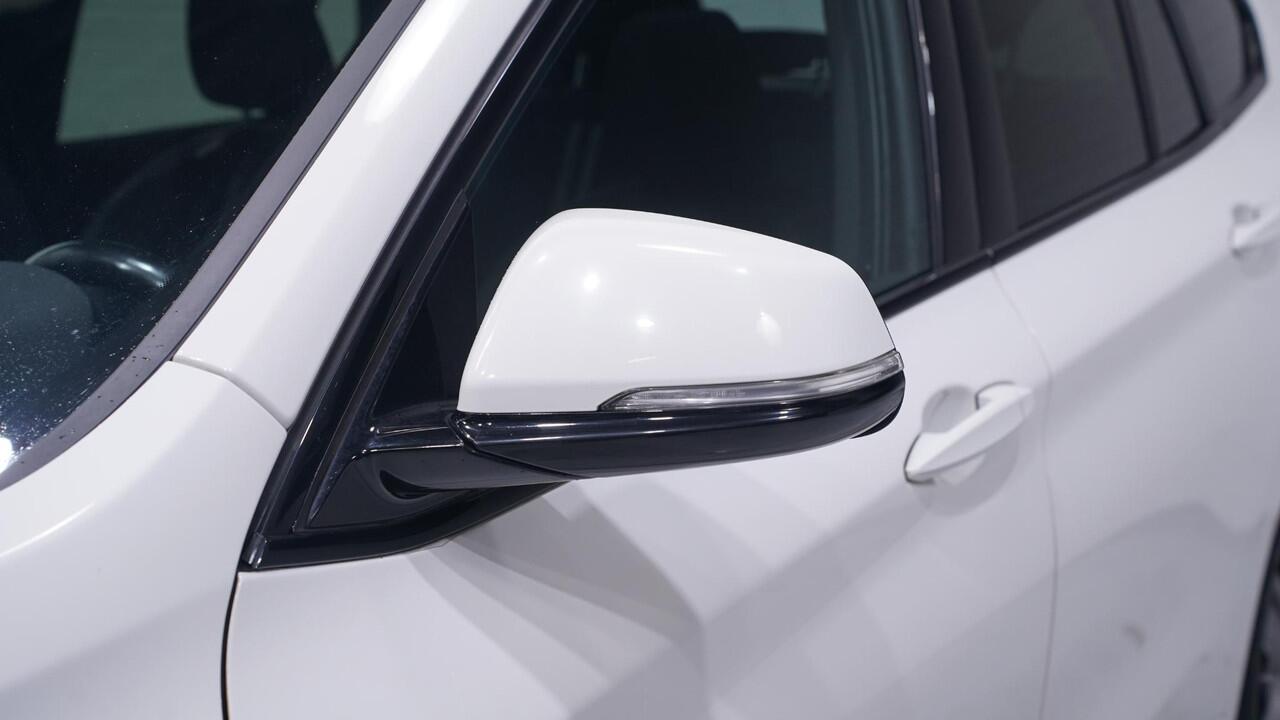 BMW X1 xDrive25e m Sport Panodak Afn. trekhaak Led koplampen Stoel-/stuur verwarming Camera PDC v+a Head up