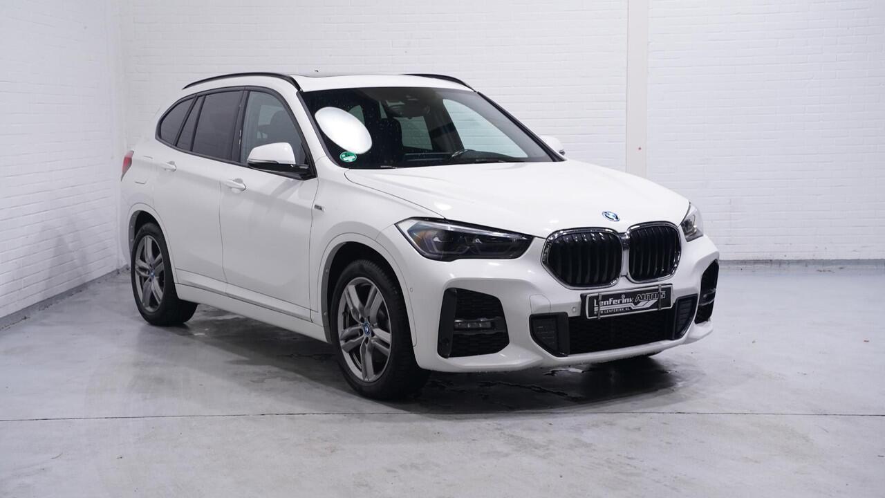 BMW X1 xDrive25e m Sport Panodak Afn. trekhaak Led koplampen Stoel-/stuur verwarming Camera PDC v+a Head up