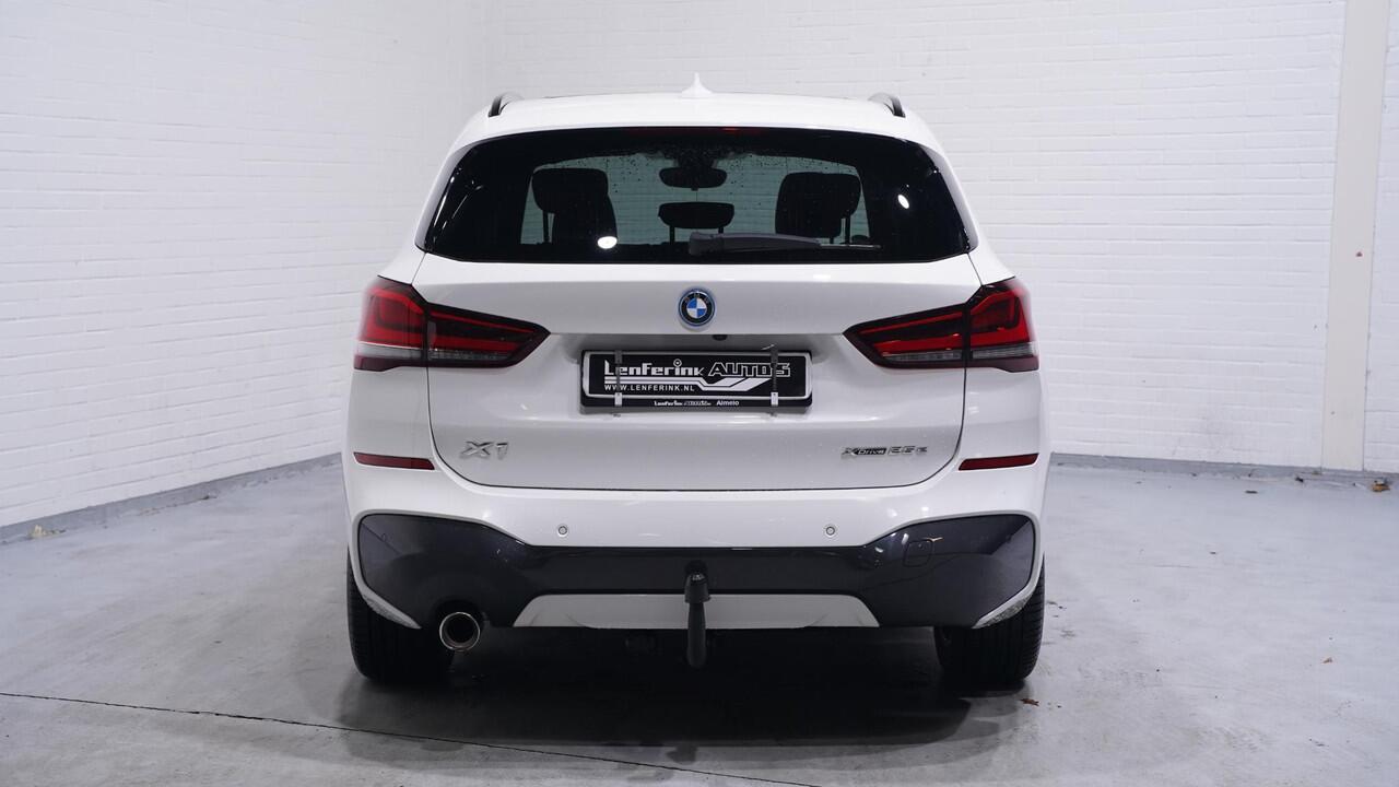 BMW X1 xDrive25e m Sport Panodak Afn. trekhaak Led koplampen Stoel-/stuur verwarming Camera PDC v+a Head up