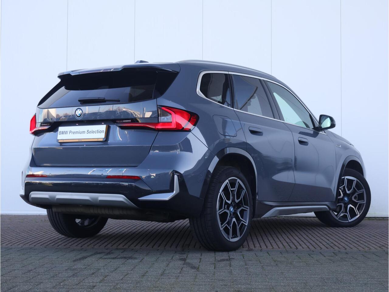 BMW X1 xDrive30e Comfort Access/ Trekhaak/ Panoramadak/ Harman-Kardon/ Head-Up/ Elektrische Stoelen/ Stoelverwarming