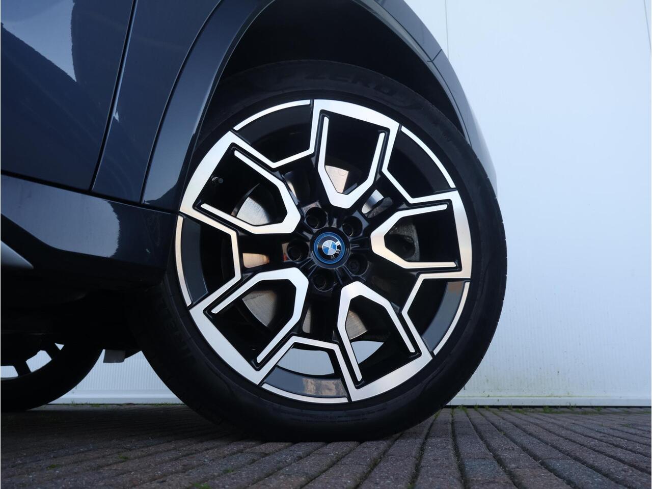 BMW X1 xDrive30e Comfort Access/ Trekhaak/ Panoramadak/ Harman-Kardon/ Head-Up/ Elektrische Stoelen/ Stoelverwarming