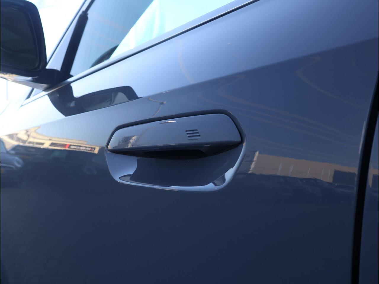 BMW X1 xDrive30e Comfort Access/ Trekhaak/ Panoramadak/ Harman-Kardon/ Head-Up/ Elektrische Stoelen/ Stoelverwarming