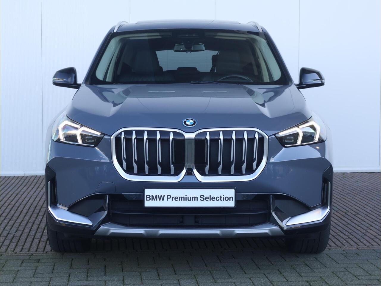 BMW X1 xDrive30e Comfort Access/ Trekhaak/ Panoramadak/ Harman-Kardon/ Head-Up/ Elektrische Stoelen/ Stoelverwarming