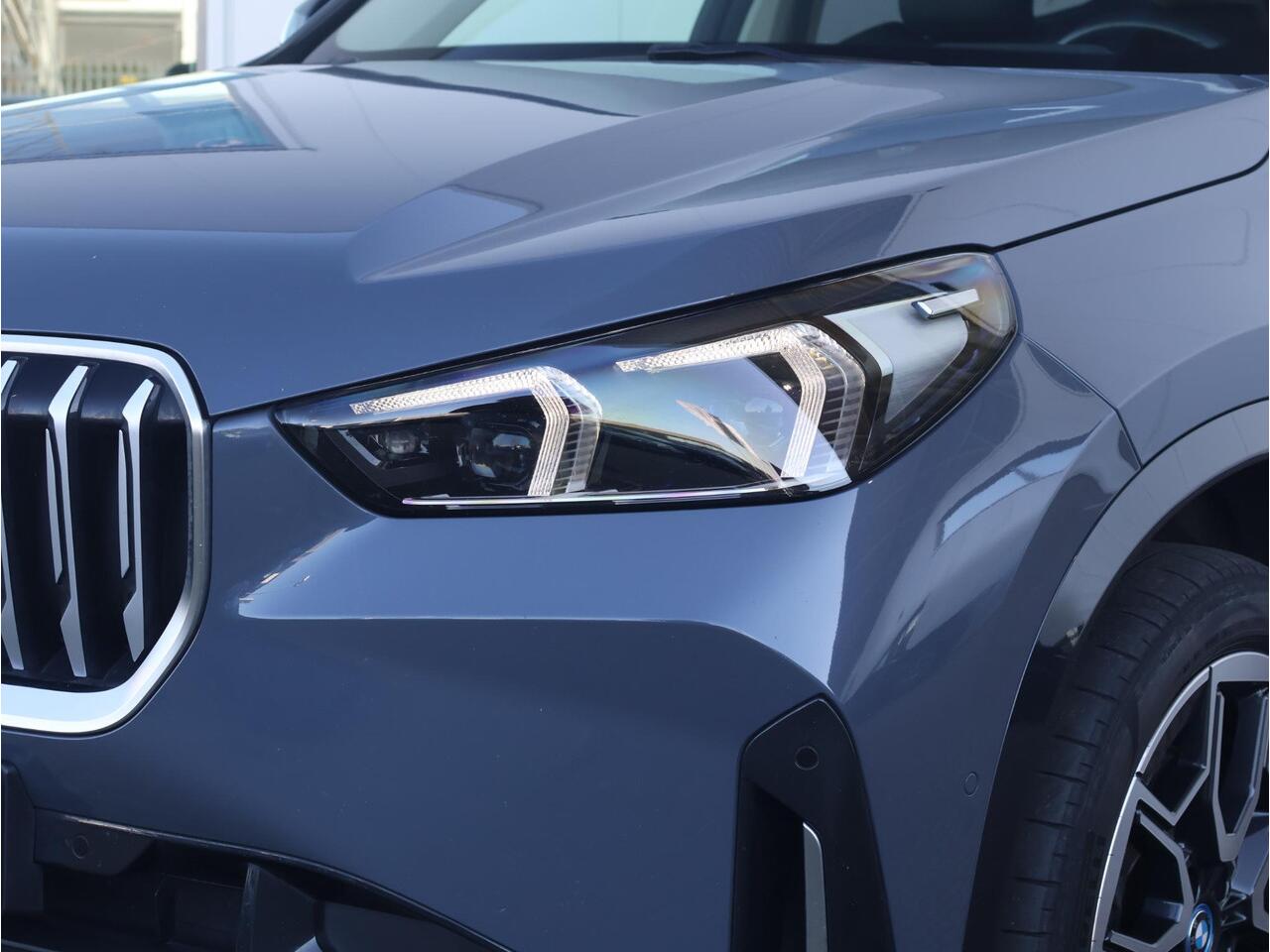 BMW X1 xDrive30e Comfort Access/ Trekhaak/ Panoramadak/ Harman-Kardon/ Head-Up/ Elektrische Stoelen/ Stoelverwarming