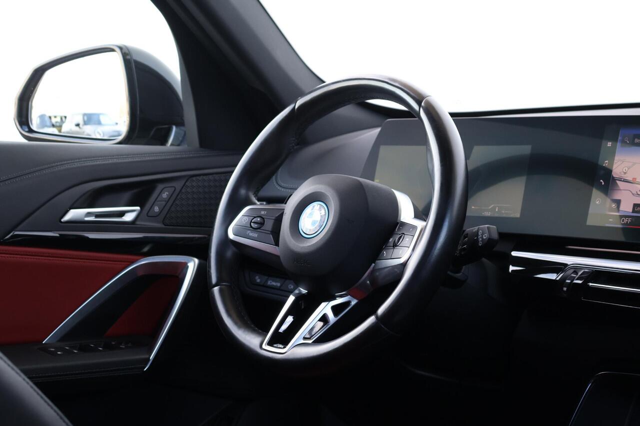 BMW X1 xDrive25e / M-Sport Pakket / Achteruitrij Camera / Pano Dak / Verwarmde Voorstoelen / Parking Assistant / 18'' LM | Lentevoordeel