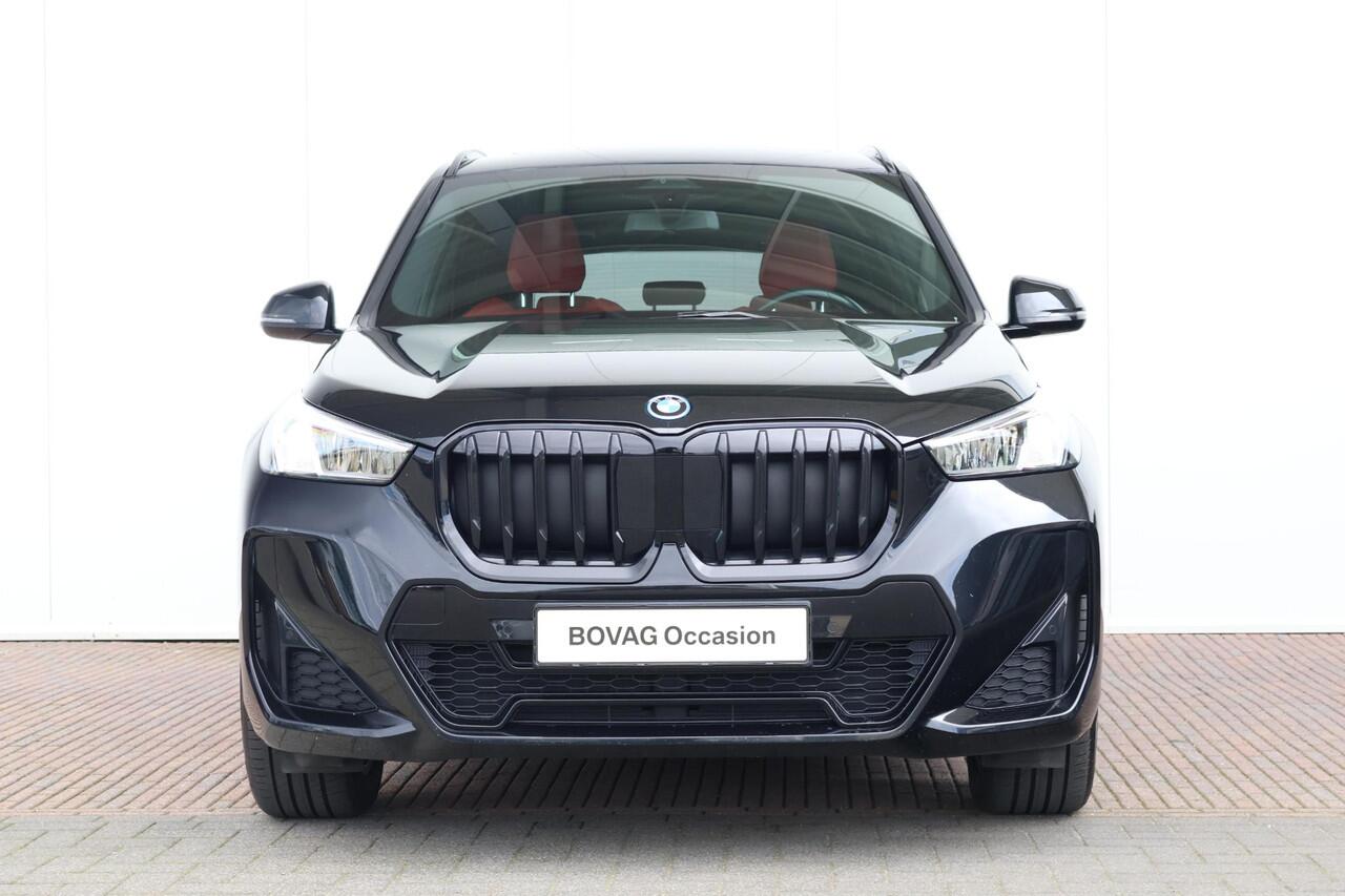 BMW X1 xDrive25e / M-Sport Pakket / Achteruitrij Camera / Pano Dak / Verwarmde Voorstoelen / Parking Assistant / 18'' LM | Lentevoordeel