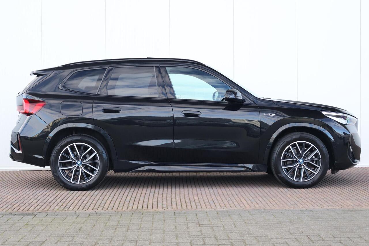 BMW X1 xDrive25e / M-Sport Pakket / Achteruitrij Camera / Pano Dak / Verwarmde Voorstoelen / Parking Assistant / 18'' LM | Lentevoordeel