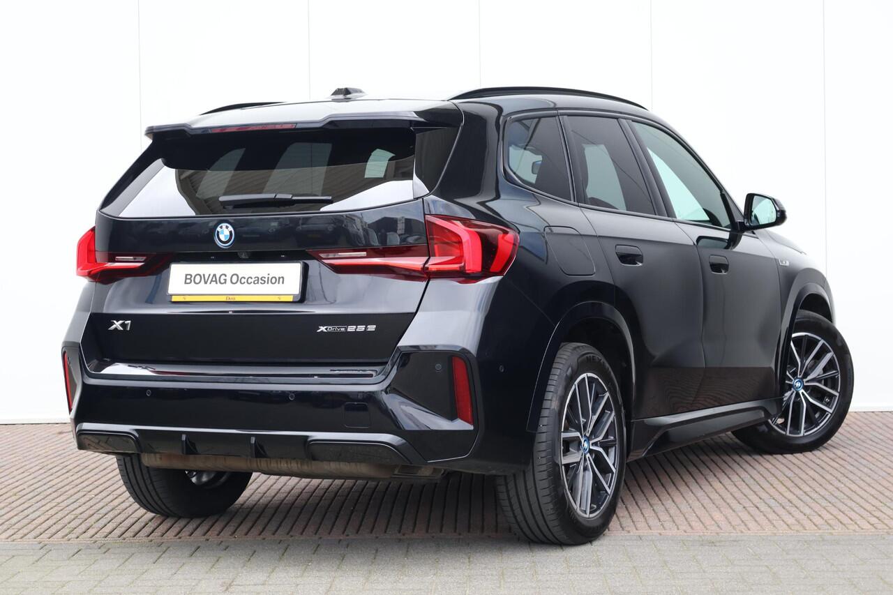 BMW X1 xDrive25e / M-Sport Pakket / Achteruitrij Camera / Pano Dak / Verwarmde Voorstoelen / Parking Assistant / 18'' LM | Lentevoordeel
