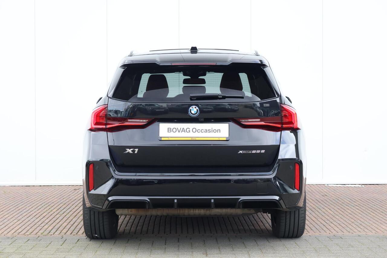 BMW X1 xDrive25e / M-Sport Pakket / Achteruitrij Camera / Pano Dak / Verwarmde Voorstoelen / Parking Assistant / 18'' LM | Lentevoordeel
