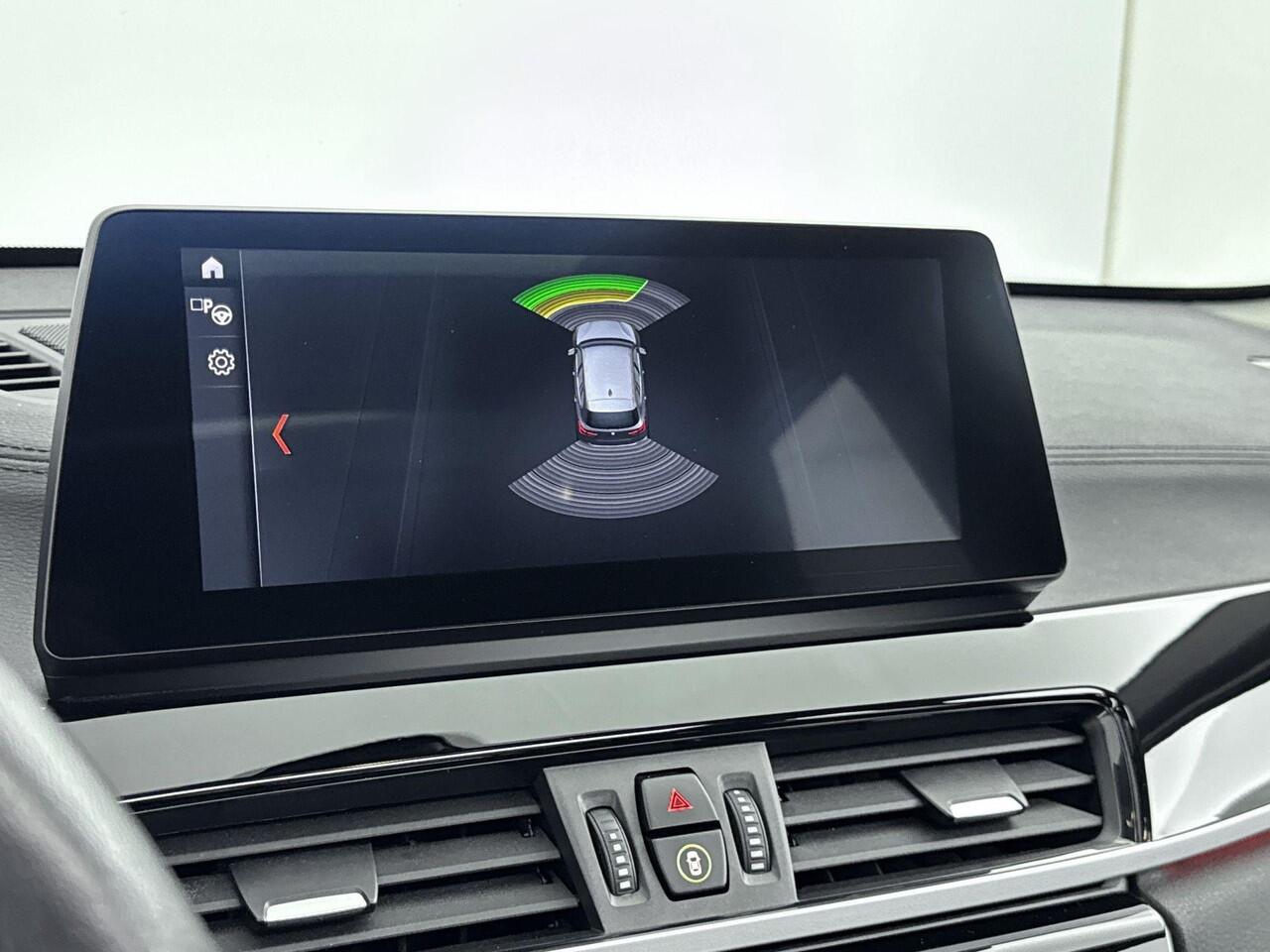 BMW X1 sDrive20i Business Edition Plus 178PK | Automaat | Schuif-/Kanteldak | Leder Interieur | Head-Up Display | Stoel- en Stuurverwarming | Apple CarPlay & Android Auto