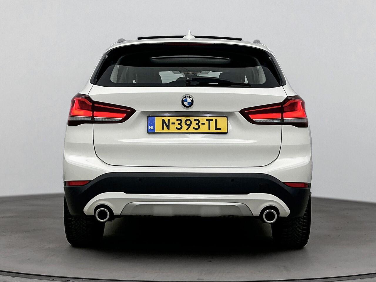 BMW X1 sDrive20i Business Edition Plus 178PK | Automaat | Schuif-/Kanteldak | Leder Interieur | Head-Up Display | Stoel- en Stuurverwarming | Apple CarPlay & Android Auto