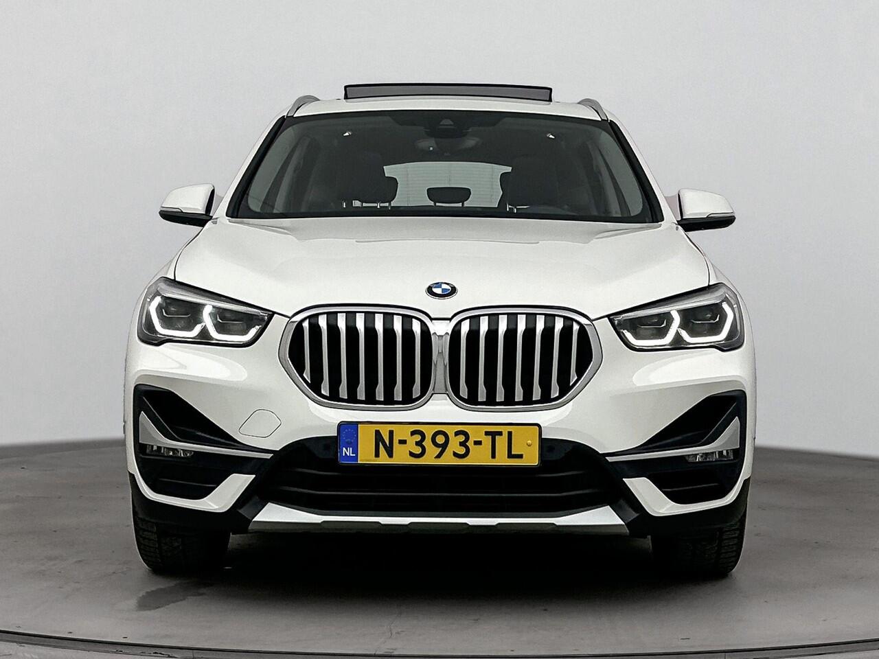 BMW X1 sDrive20i Business Edition Plus 178PK | Automaat | Schuif-/Kanteldak | Leder Interieur | Head-Up Display | Stoel- en Stuurverwarming | Apple CarPlay & Android Auto