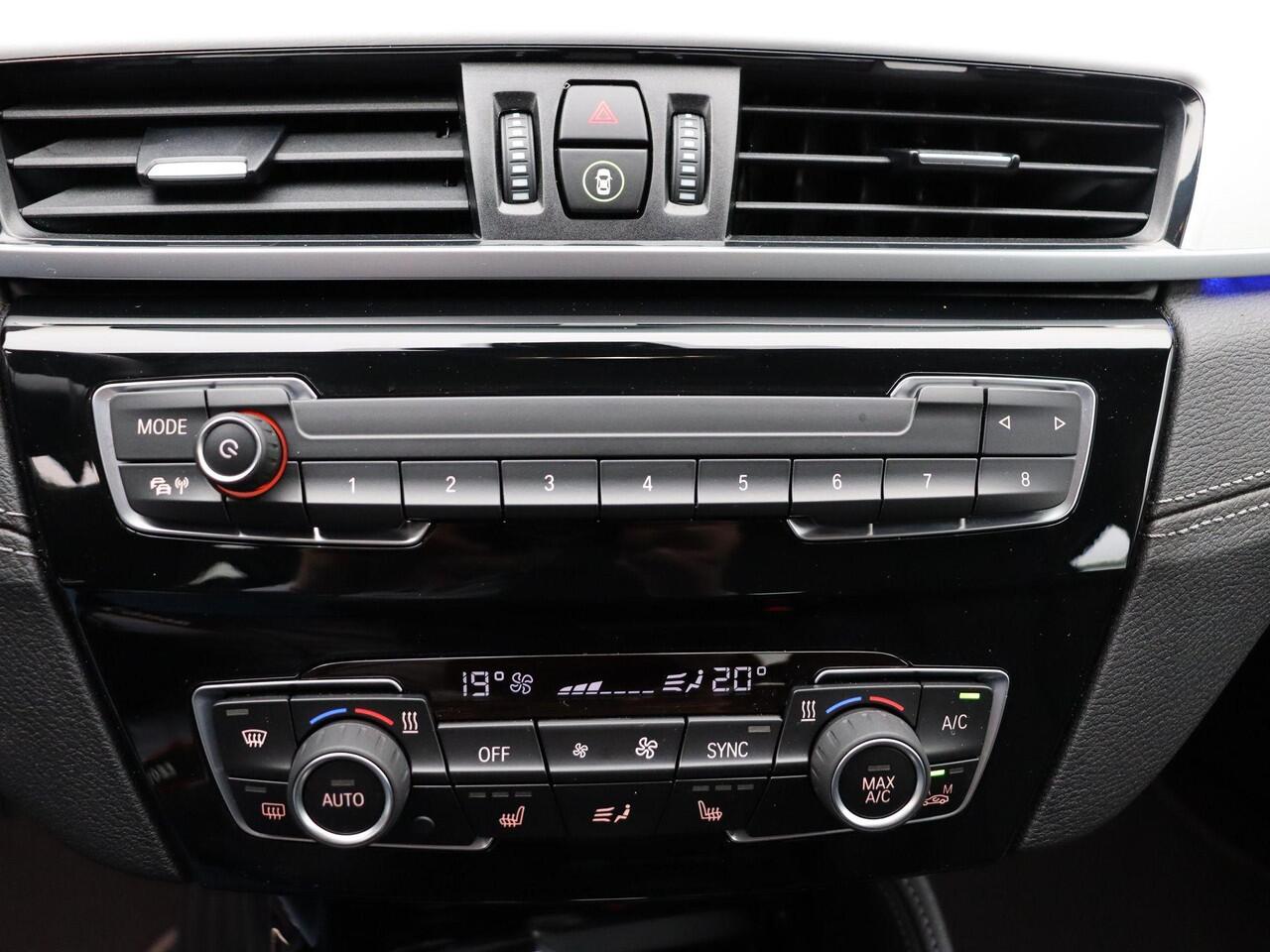 BMW X1 sDrive20i High Executive | Parking Pack | Trekhaak | Achteruitrijcamera | Laserlight | Head-Up Display | DAB | HiFi | 18''