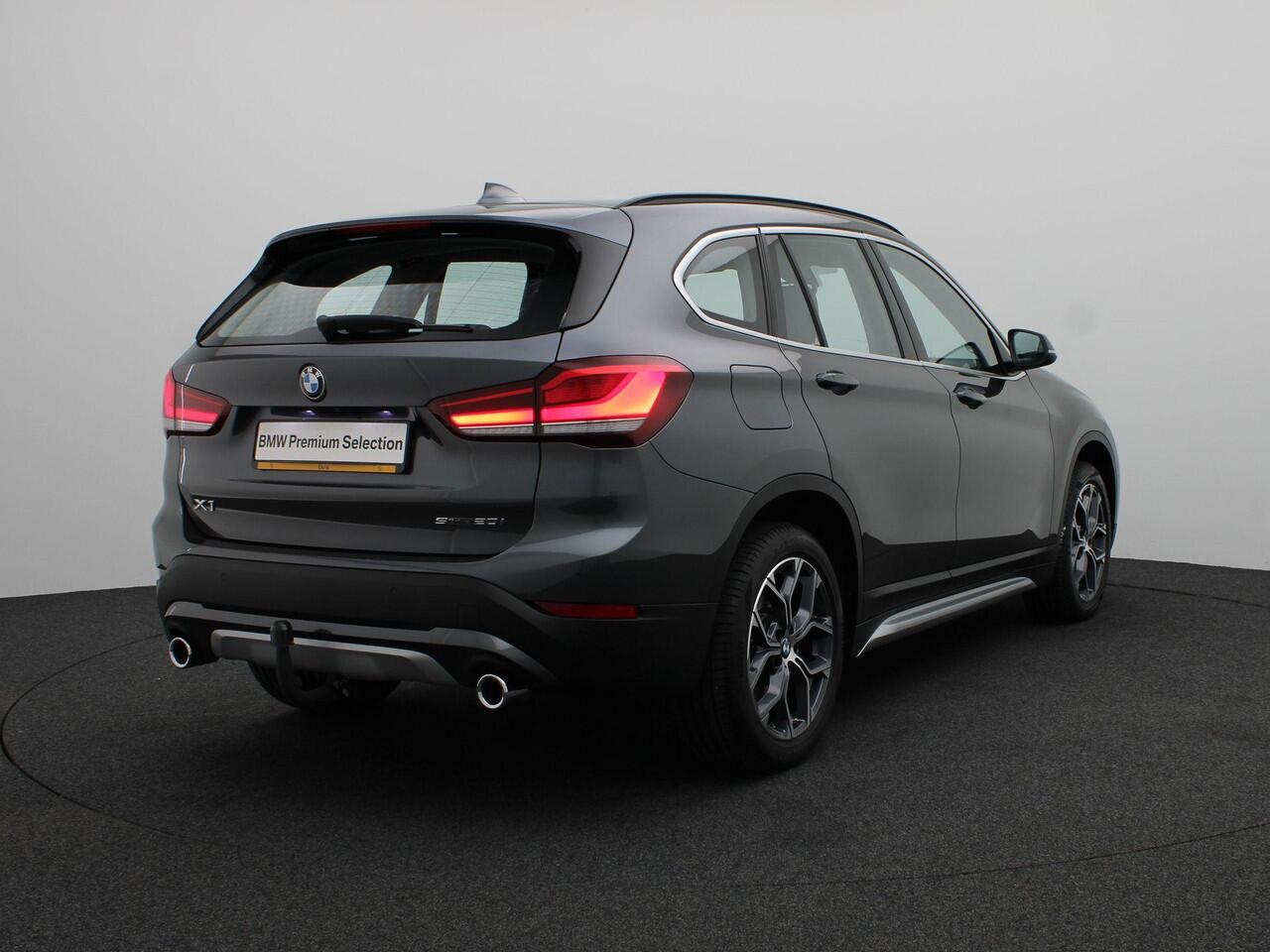 BMW X1 sDrive20i High Executive | Parking Pack | Trekhaak | Achteruitrijcamera | Laserlight | Head-Up Display | DAB | HiFi | 18''